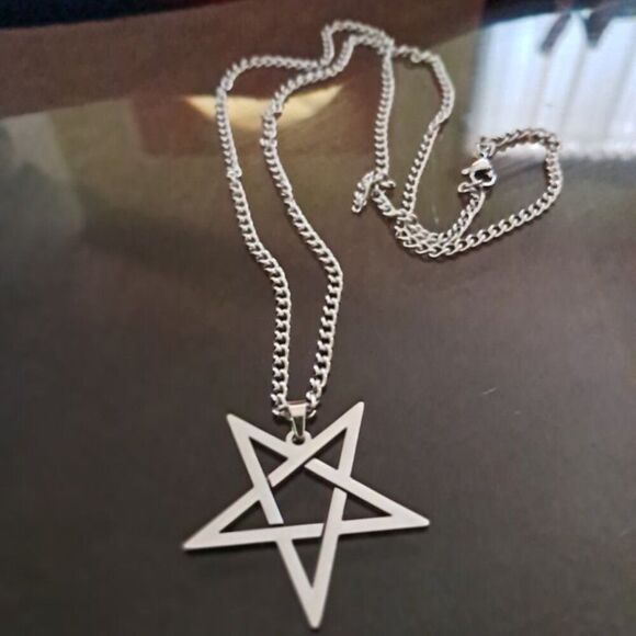 Inverted Pentagram Necklace Amulet Pendant & Chain Gothic Heavy Metal Jewelry - Picture 3 of 8